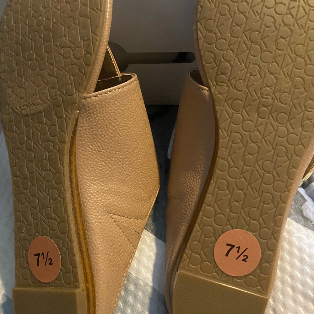 Never wore - Picture 2 of 2